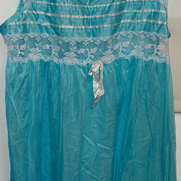 1940s NightGown ๐ - Picture 10 of 13